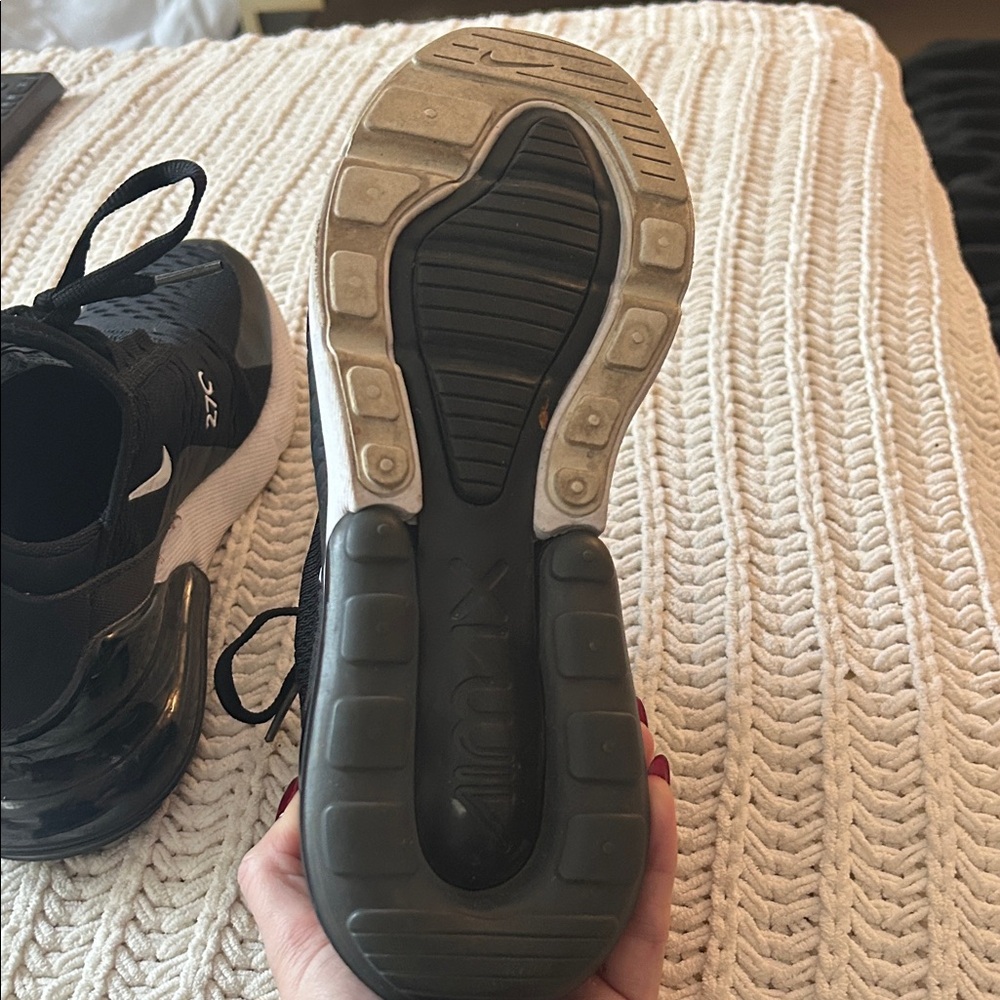 Nike Air Max 270 Black and White Shoes - Picture 6 of 7